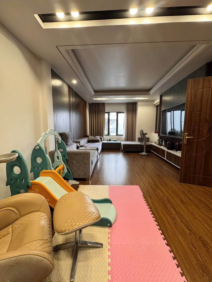 Nhà phố Lê Lợi, Ngô Quyền, Hải Phòng 72m² x 4 tầng - Thang máy hiện đại, gara ô tô vào cửa!