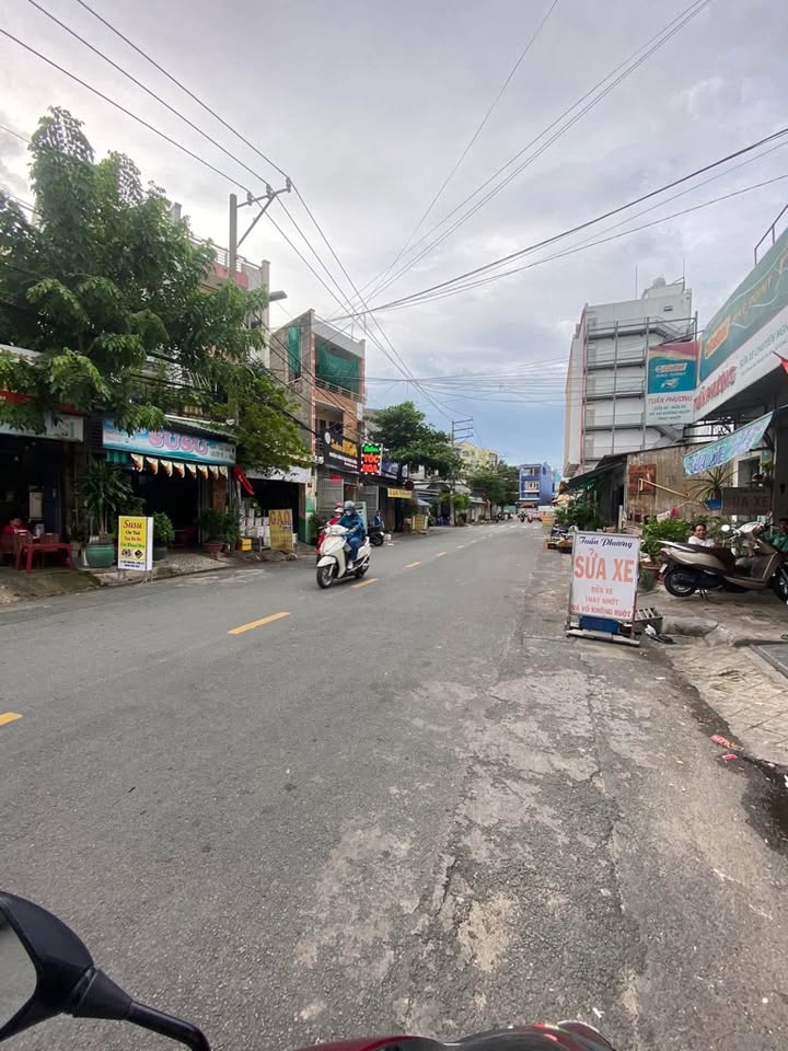 Nhà mặt tiền kinh doanh Đỗ Nhuận, Tân Phú 60m² giá 8 tỷ - Vị trí đắc địa, tiện lợi cho việc buôn bán!