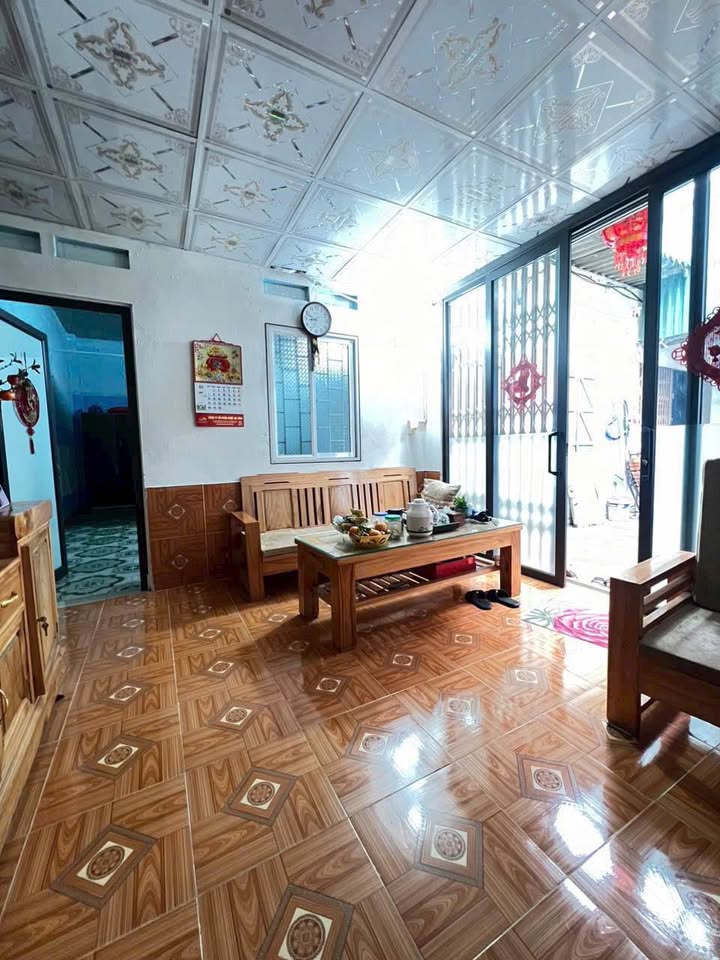 Nhà cấp 4 gác lửng tại Lào Cai 88m² giá 1.28 tỷ - Vị trí thuận lợi gần chợ và trường học!