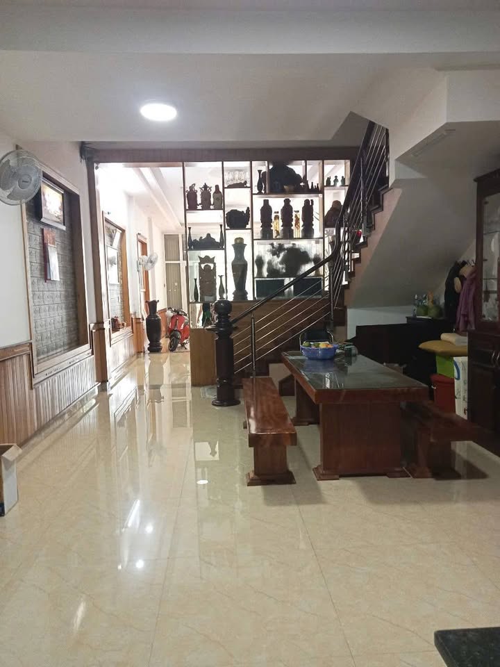 Nhà 3 tầng đường Y Bih Aleo, P.Tân Lợi, Buôn Ma Thuột 100m² giá 11 tỷ - Thiết kế đẹp, cách Quảng Trường chỉ vài bước!