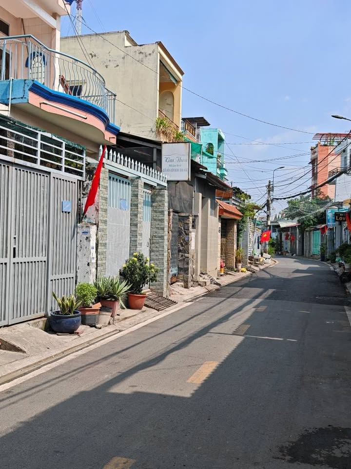 Nhà mặt tiền ô tô đường Nguyễn Thị Sóc, Hóc Môn 80m² giá 6 tỷ - Sổ đỏ chính chủ, thương lượng nhẹ!