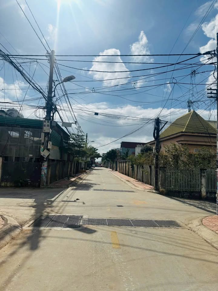 Nhà phố hẻm 23 Mai Thị Lựu, Buôn Ma Thuột 65m² giá 2.35 tỷ - Bán gấp trong 10 ngày!