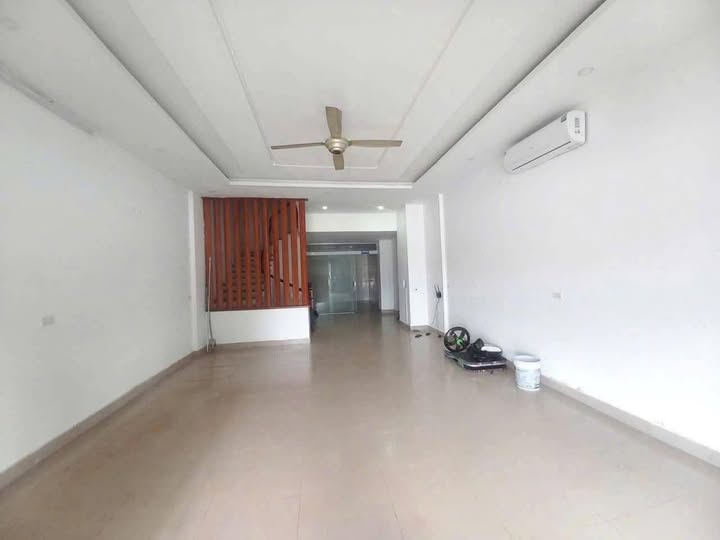 Nhà cho thuê mặt đường Lê Nin, Vinh 90m² giá 15 triệu - Mặt tiền rộng thoáng!