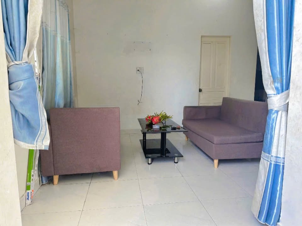 Nhà cấp bốn Kim Long, Huế 2PN giá 3.5 triệu - Thuận tiện gần chợ!