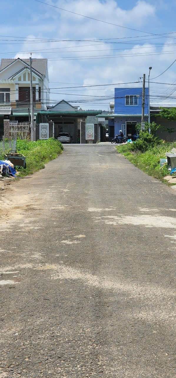 Nhà bán tại xã Đức Trọng 156.25m² giá 2.35 tỷ - Khu dân cư đông đúc, tiện ích đầy đủ!