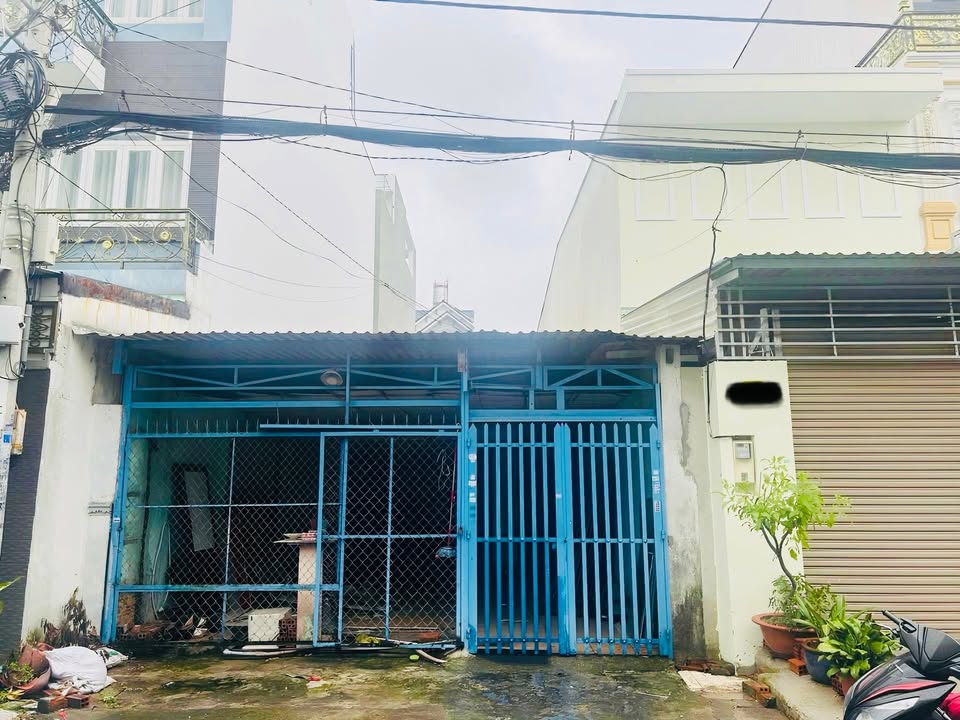 Nhà cấp 4 đường Ấp Chiến Lược, Bình Tân 108m² giá 9 tỷ - Tiện ích xung quanh đa dạng!