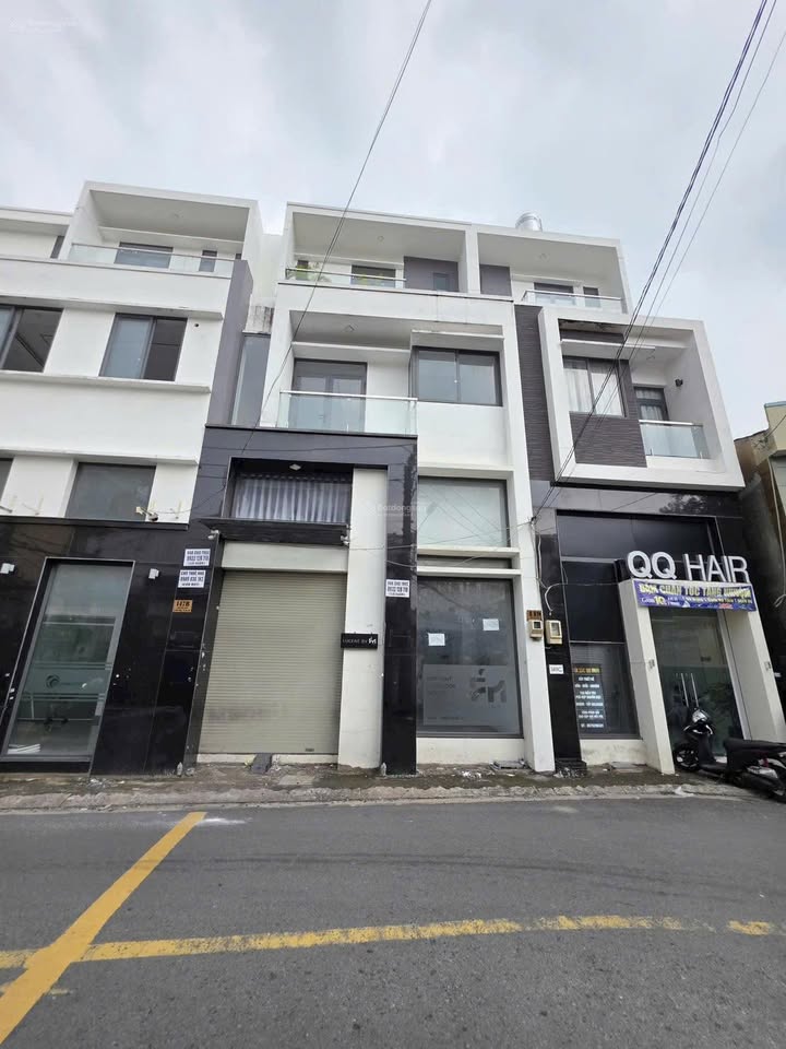 Nhà mặt tiền kinh doanh Trịnh Đình Trọng, Tân Phú 65m² giá 10.5 tỷ - Đầu tư sinh lời ngay!