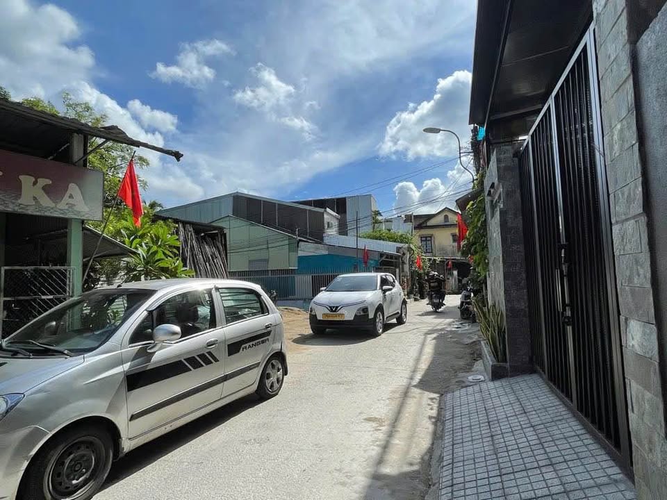 Nhà 2 tầng kiên cố Nguyễn Khoa Chiêm, TP Huế 100m² giá 2.9 tỷ - Đầu tư sinh lời ổn định!