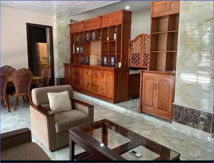 Biệt thự mặt tiền đường Khe Sanh, Đà Lạt 1656m² giá 52.8 tỷ - Khu dân cư sầm uất!