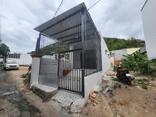 Nhà mới Vĩnh Hải, Nha Trang 88m² giá 2,65 tỷ - Chính chủ bán gấp!