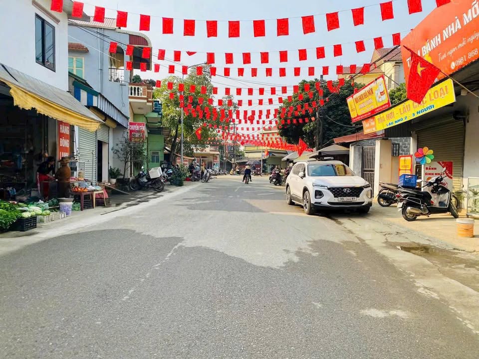 Đất nền Đông Yên Quốc Oai 70m² giá 3 tỷ - Đường thông tứ phía thuận tiện!