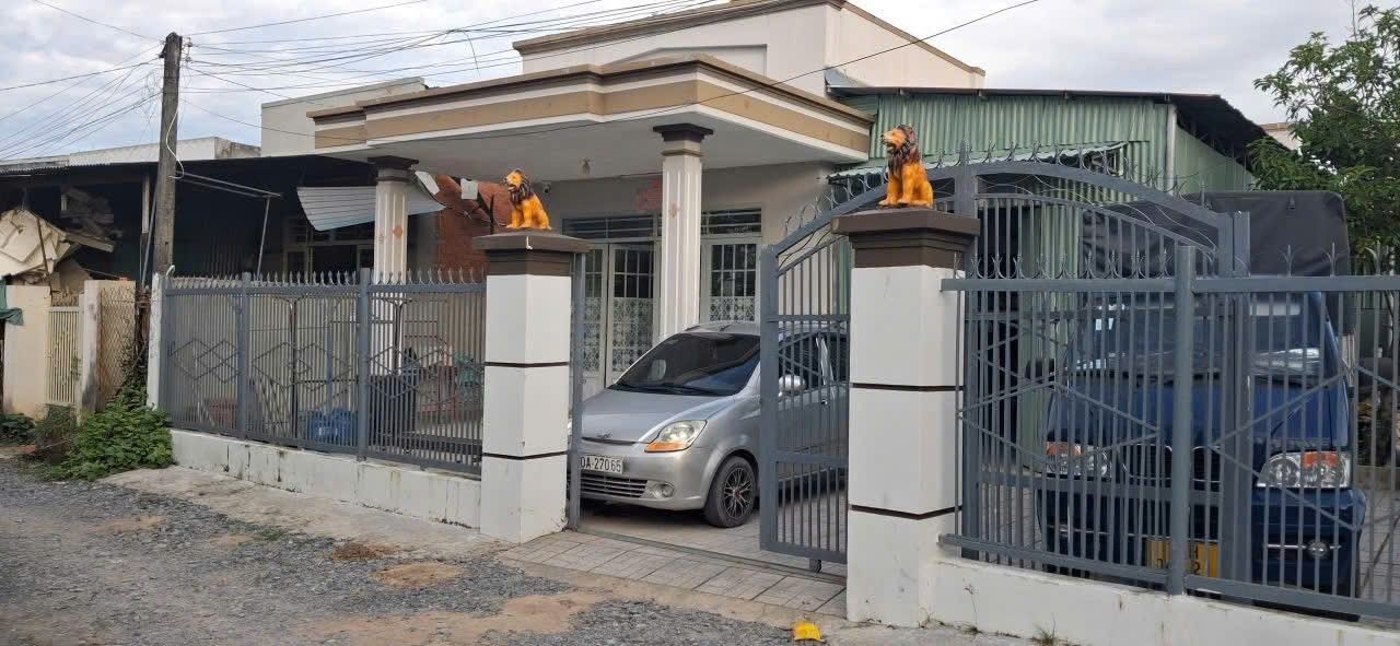 Nhà bán Hòa Thành 188,8m² giá 1,4 tỷ - Ô tô vào tận nơi!