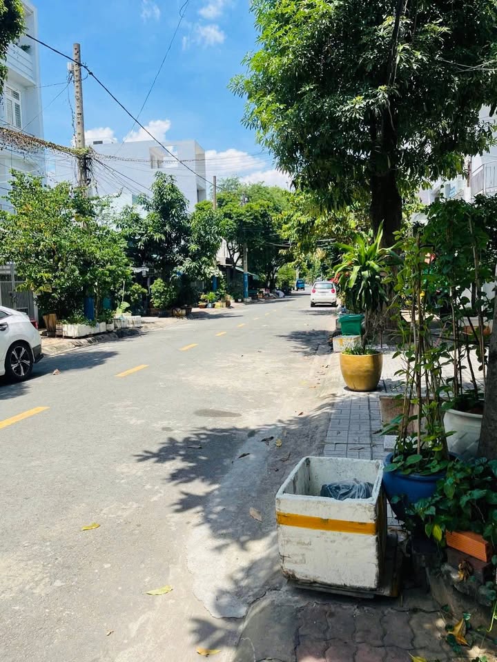 Nhà phố mặt tiền đường Số 4 Phước Bình, Thủ Đức 110m² giá 10.5 tỷ - Khu vực trùm tiện ích!