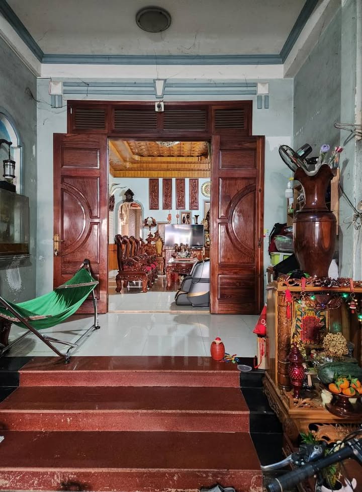 Bán Nhà Mặt Tiền Chợ Gia Nghĩa 240m² giá 7.5 tỷ - Vị trí kinh doanh sầm uất!