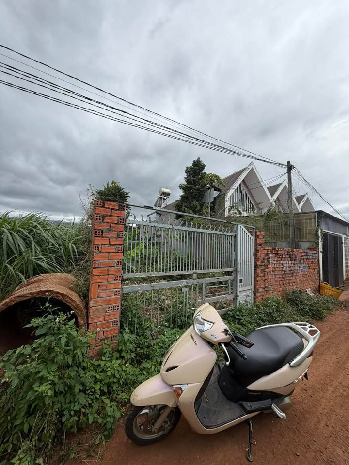 Bán đất thổ cư hẻm Giải Phóng, Cư Êbur 200m² giá 3.4 tỷ - Vị trí đẹp, tiện ích đầy đủ!