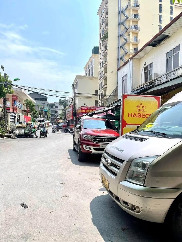 Nhà mặt tiền Lạc Long Quân, Tây Hồ 94m² giá 34.5 tỷ - Đầu tư siêu hiếm!