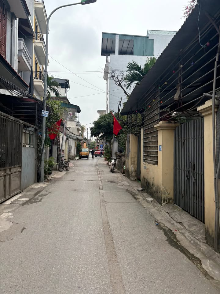 Nhà riêng Thạch Bàn, Long Biên 46m² giá 6.9 tỷ - Ô tô đỗ cửa, giao dịch nhanh!