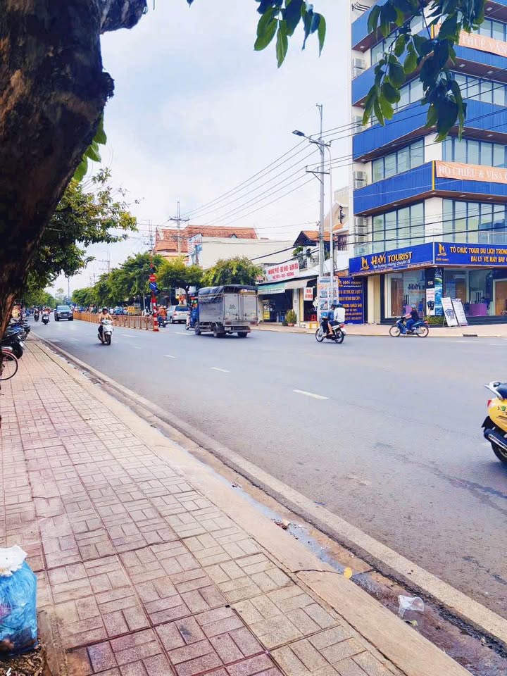 Mặt tiền FrontHouse Hồ Thị Hương 182m² giá 7.3 tỷ - Thích hợp kinh doanh buôn bán!