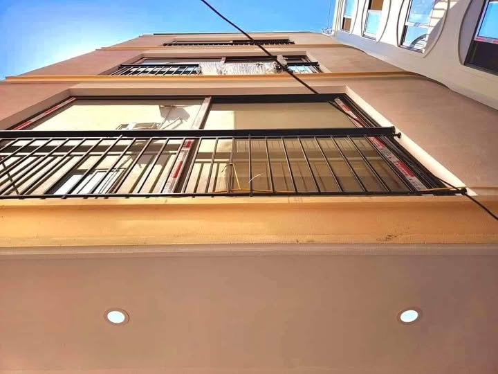 Nhà đẹp Thạch Bàn Long Biên 35m² giá 5.8 tỷ - Sổ đỏ chính chủ, thiết kế hiện đại!