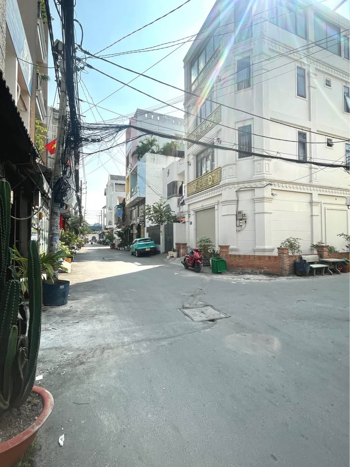 Nhà bán quận Bình Tân 204m² giá thỏa thuận - Gần trung tâm thương mại Aeon Tân Phú!