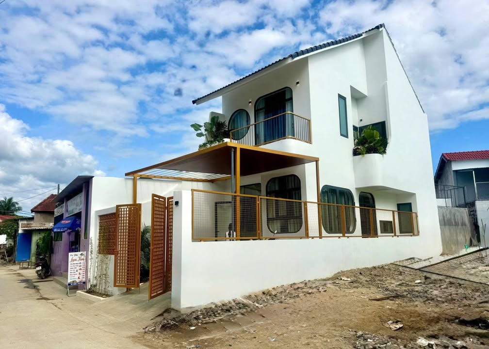 Nhà 1 trệt 1 lầu Thôn Tây, Nha Trang 103.9m² giá 3.15 tỷ - Thiết kế hiện đại, sẵn sàng ở ngay!