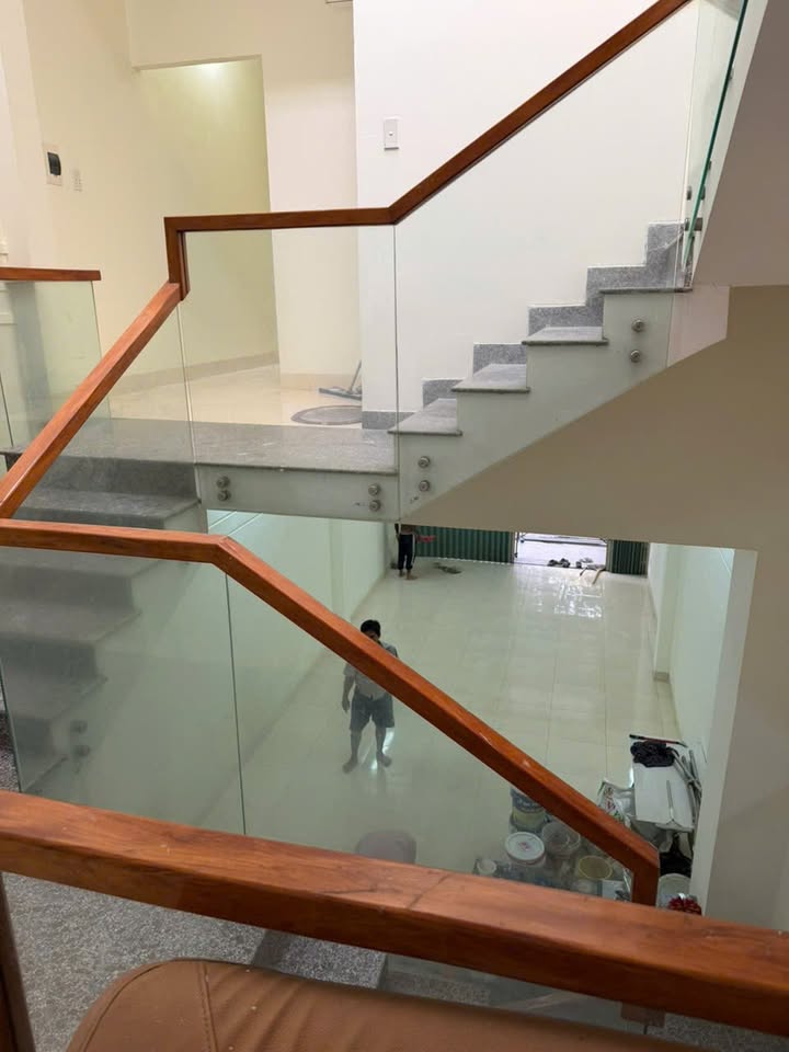 Nhà 3 tầng mặt tiền Hồ Quý Ly, Thanh Khê, 99m² giá 9.99 tỷ - Vị trí đắc địa cho thuê cao