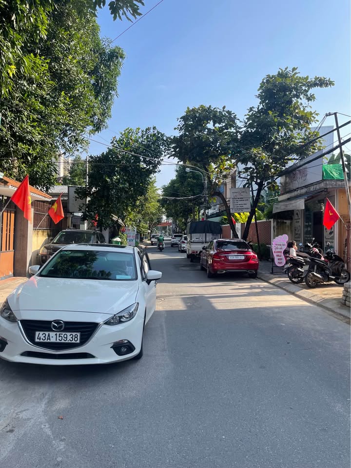 Nhà 3 tầng mặt tiền Lưu Quang Thuận Đà Nẵng 90m² giá 14.2 tỷ - Gần biển, tiện ích đầy đủ!