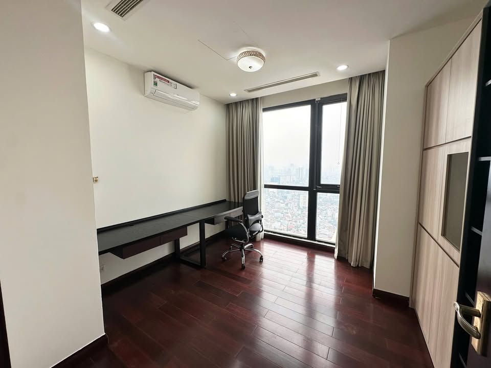 Căn hộ 3PN tại Tòa R2A Royal City Thanh Xuân 177m² - Vào ở ngay với giá 45 triệu!