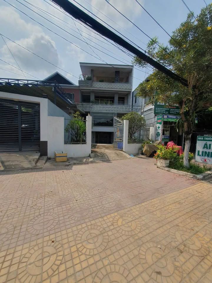 Nhà mặt tiền đường Hà Hoàng Hổ, Long Xuyên 200m² giá thỏa thuận - Vị trí kinh doanh đắc địa!