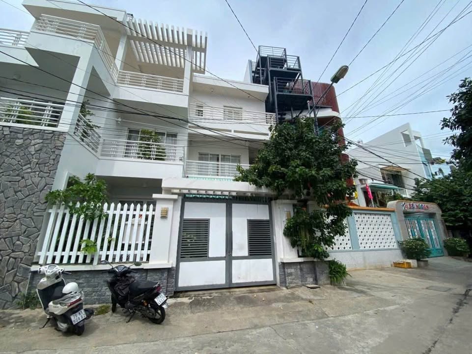 Biệt thự mặt tiền đường Vạn Kiếp, Nha Trang 293.8m² giá 20 tỷ - Thiết kế sang trọng, gần biển!