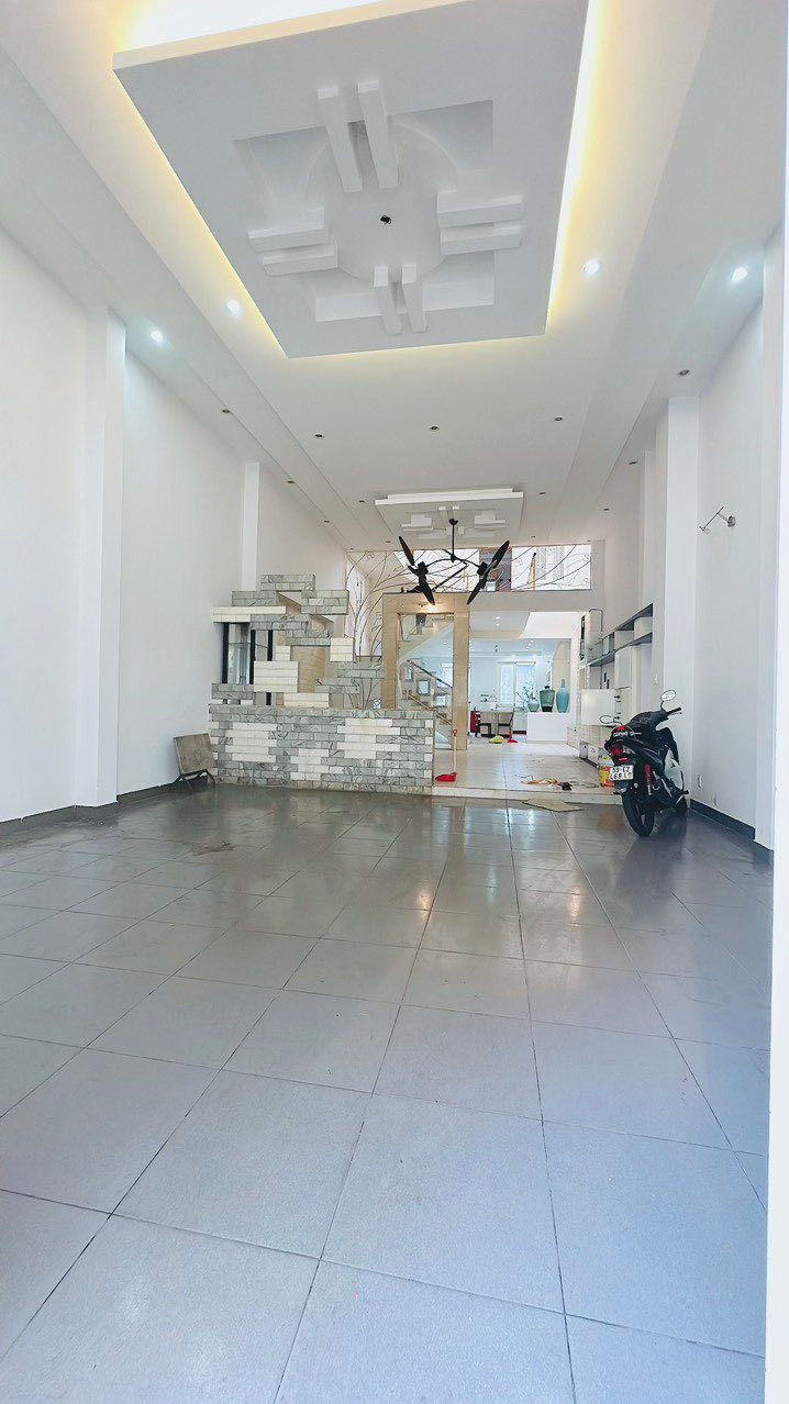 Nhà Cho Thuê Quận 7 154m² giá 23 triệu - Thiết kế hiện đại, Ô tô vào nhà!
