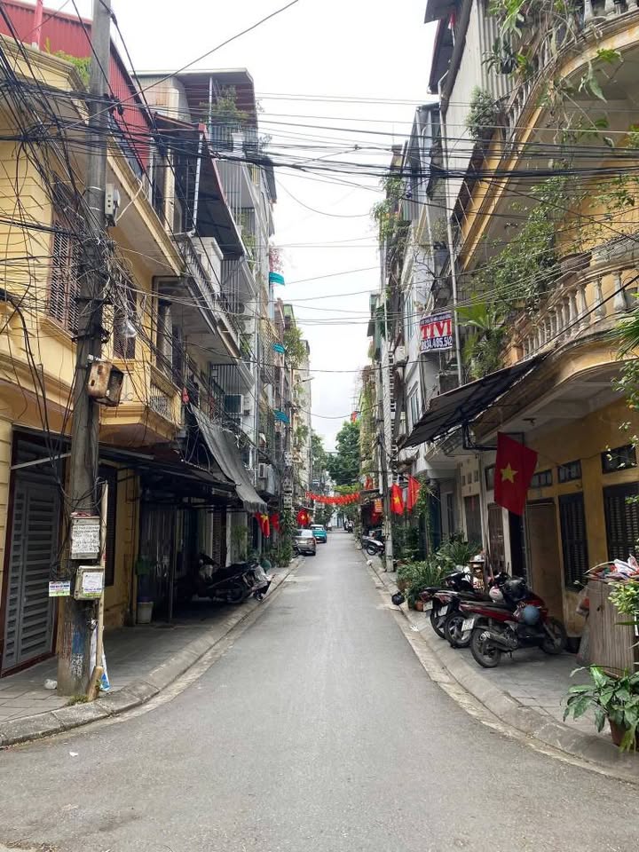 Nhà 3 tầng Hoàng Mai 45m² giá 10 tỷ - Kinh doanh và ô tô tránh nhau!