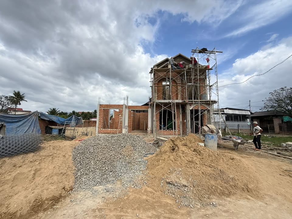 Nhà 2 tầng Diên Lạc, Diên Khánh 101m² giá 1.55 tỷ - Vị trí trung tâm, đầy đủ tiện ích!