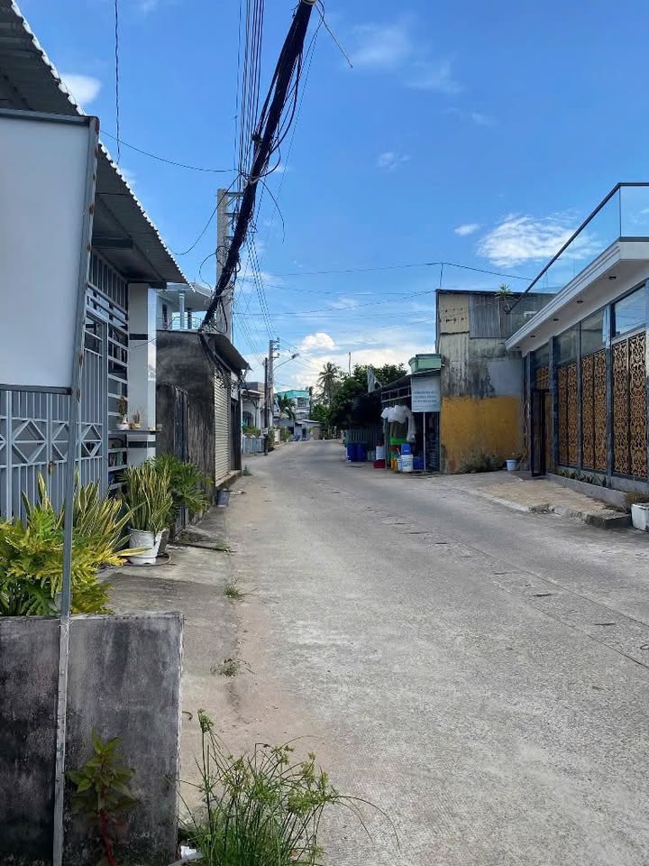 Lô đất mặt tiền chợ Hàm Ninh, Phú Quốc 290m² giá 4.1 tỷ - Tiềm năng tăng giá cao!