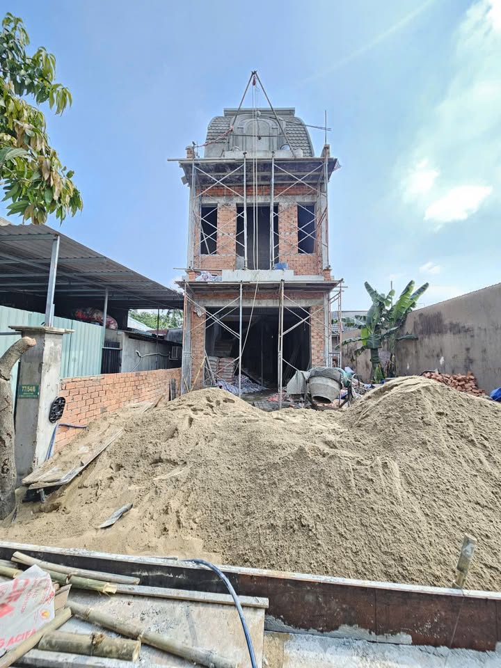 Nhà phố Dĩ An 110m² giá 6.2 tỷ - Thiết kế hiện đại, đầy đủ nội thất!