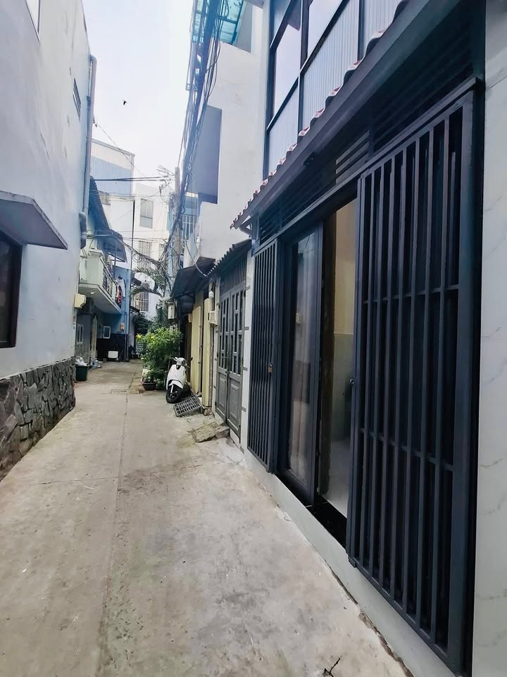 Nhà bán quận Tân Bình 27m² giá 4.2 tỷ - Vị trí trung tâm, hẻm xe hơi