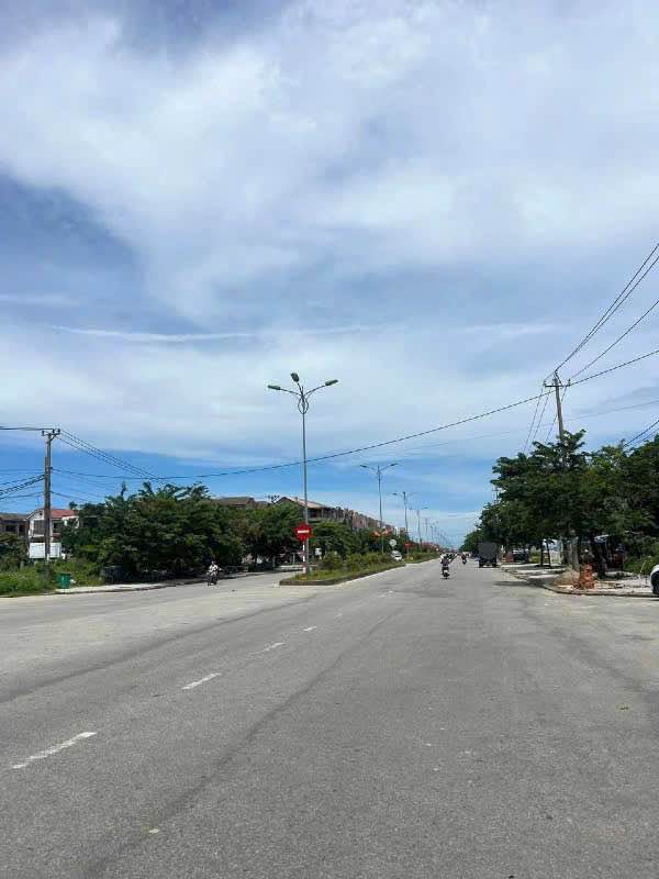 Bán gấp FrontHouse mặt tiền Tỉnh Lộ 10, 145m² giá 8.1 tỷ - Vị trí kinh doanh đắc địa!