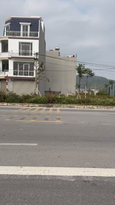 Đất nền Rừng Thông, Đông Sơn 95m² giá 4.3 tỷ - Sổ đỏ chính chủ, kinh doanh thuận lợi!