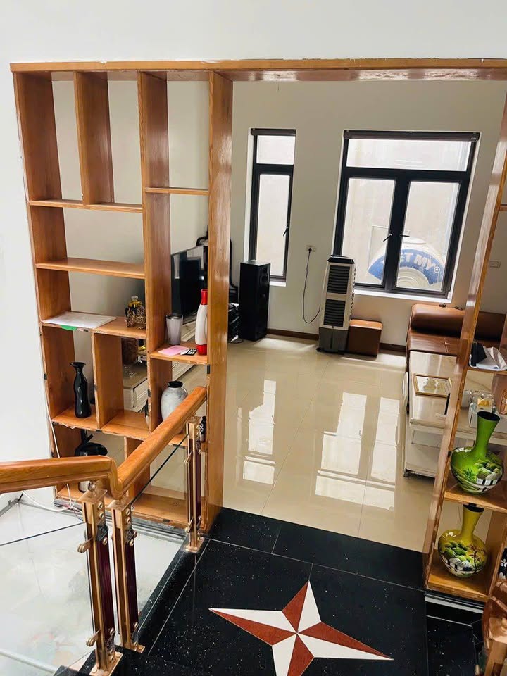 Nhà phố 4 tầng mặt tiền 5m tại Lạc Long Quân 87m² giá 12 tỷ - Cơ hội đầu tư đẳng cấp!