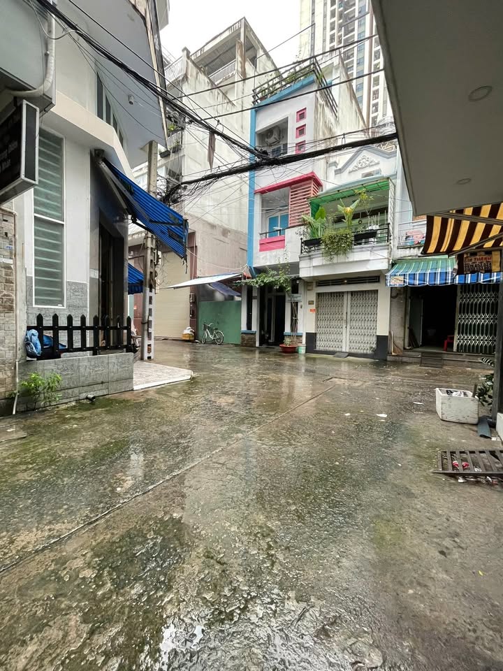 Nhà riêng Cách Mạng Tháng 8, Q10, 35.71m² giá 6 tỷ - Hẻm xe hơi, nở hậu 3.17m!