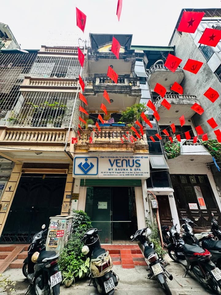 Nhà phố Nguyễn Xiển, Thanh Xuân 38m² giá 15.4 tỷ - Kinh doanh sầm uất!