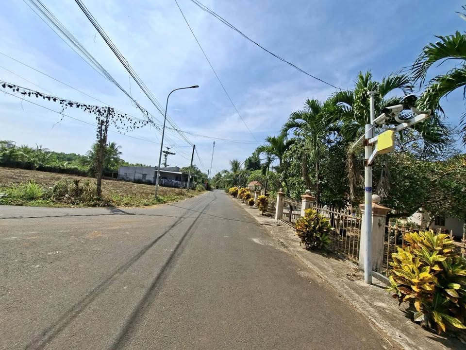 Đất nền Suối Nghệ 1000m² giá 1.7 tỷ - Đất hai mặt tiền, thuận lợi kinh doanh!