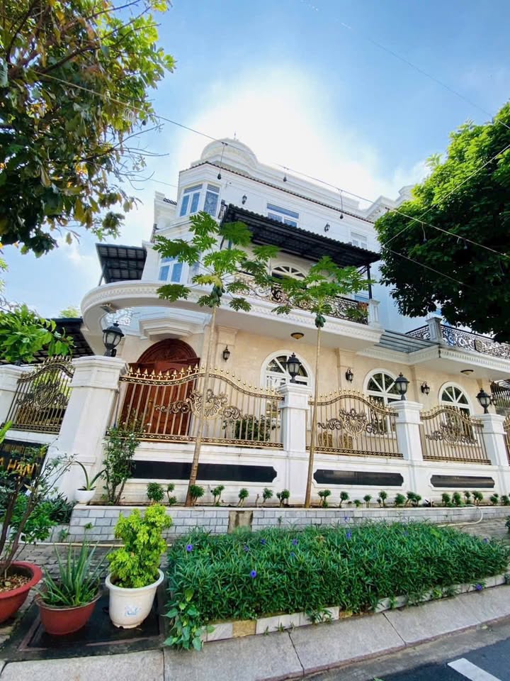 Biệt thự mặt tiền đường Phan Văn Trị, quận Gò Vấp, 185m² giá 52 tỷ - Không gian sống đẳng cấp!