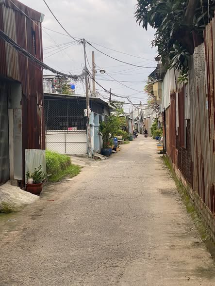 Phòng trọ tại Hóc Môn 20m² giá 2.2 triệu - Tiện lợi gần sân bóng!