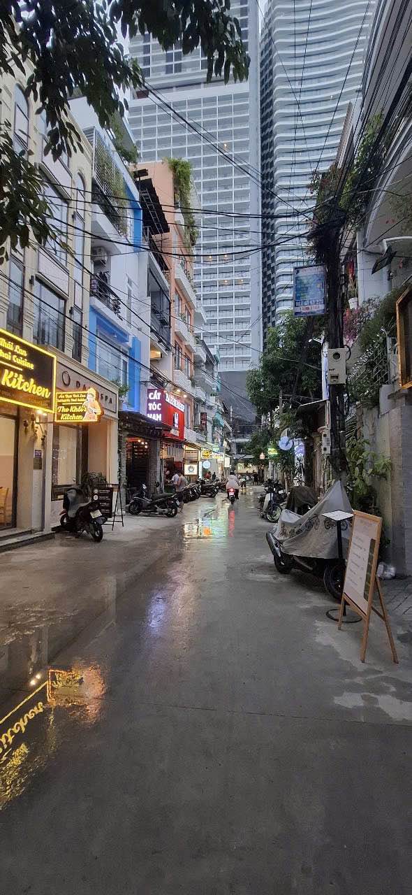 Khách sạn & Căn hộ Bạch Đằng Nha Trang 1800m² giá 43 tỷ - Đầu tư sinh lời ngay!