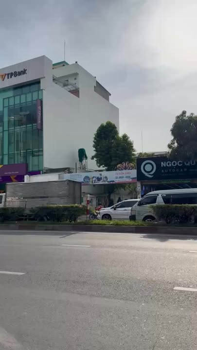 Tòa Nhà FrontHouse Cộng Hòa, Tân Bình, 308m², giá 115 tỷ - Đầu tư sinh lời ngay!