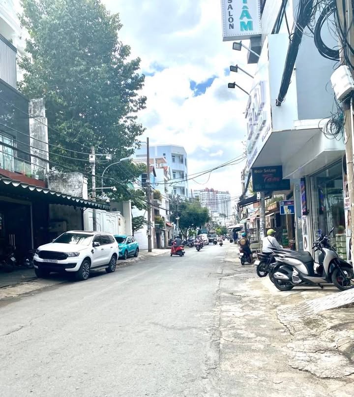 Nhà mặt tiền Lê Thị Bạch Cát, Quận 11, 36m², chỉ 5 tỷ - Đầu tư sinh lời ngay!