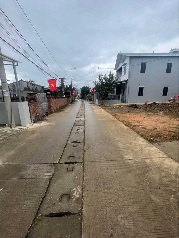 Nhà C4 Ngọc Quyến, Hưng Đạo, Cao Bằng 211.3m² giá 1 tỷ - Sẵn sàng vào ở!