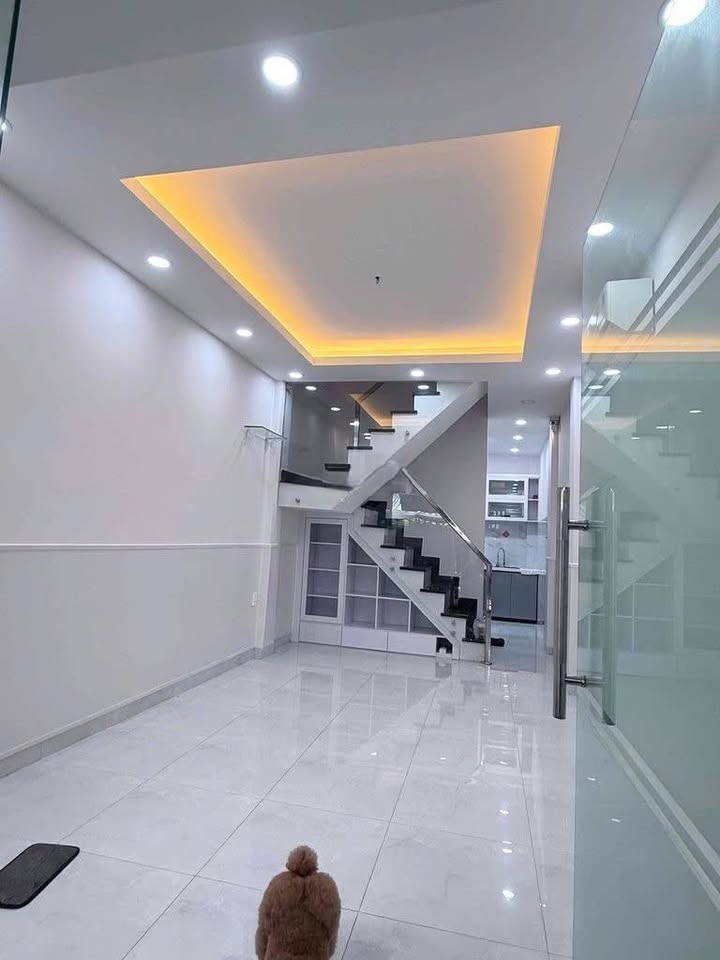 Nhà nguyên căn Nguyễn Thiện Thuật, Q.3 - 4 phòng ngủ, 33 triệu/tháng - Không thể bỏ lỡ!