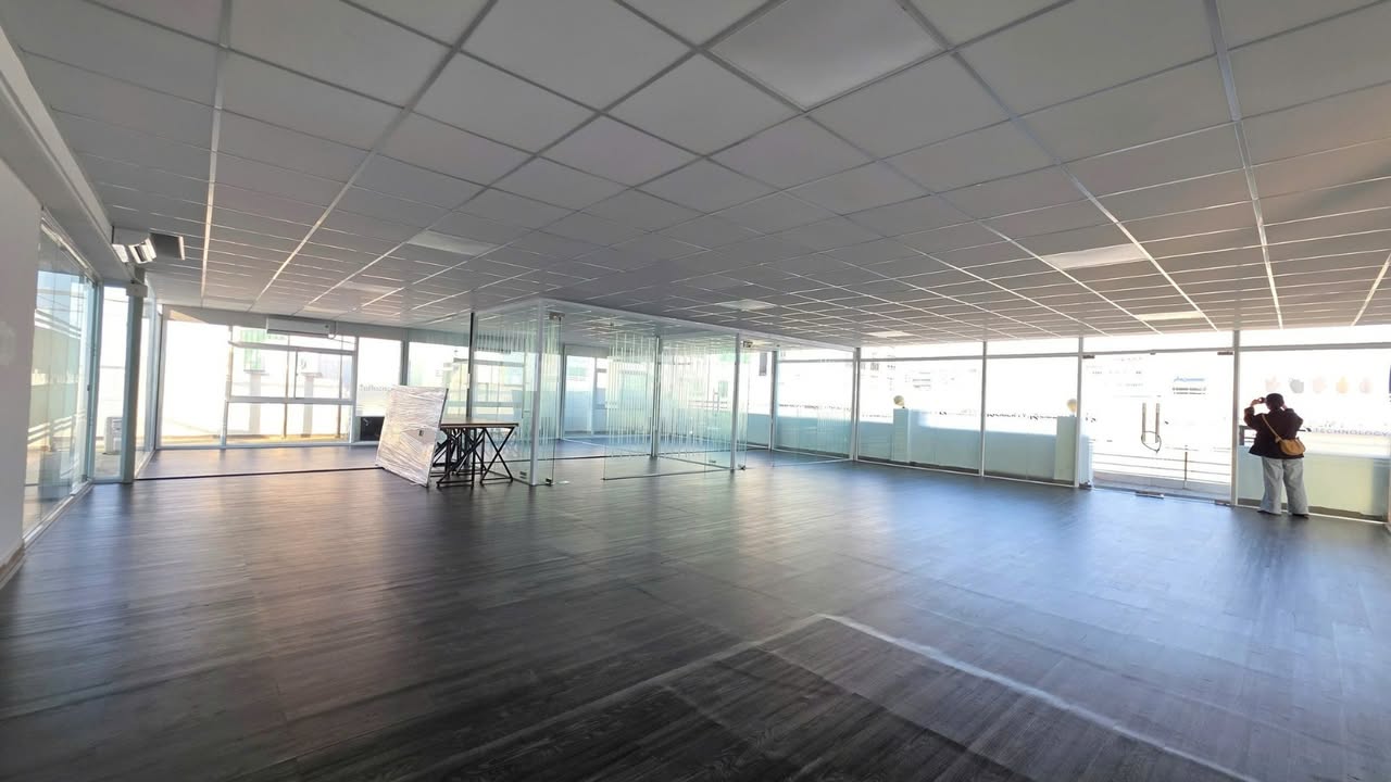 Văn phòng cho thuê Ngoại Giao Đoàn 200m² - Vị trí đắc địa, tiện lợi di chuyển!